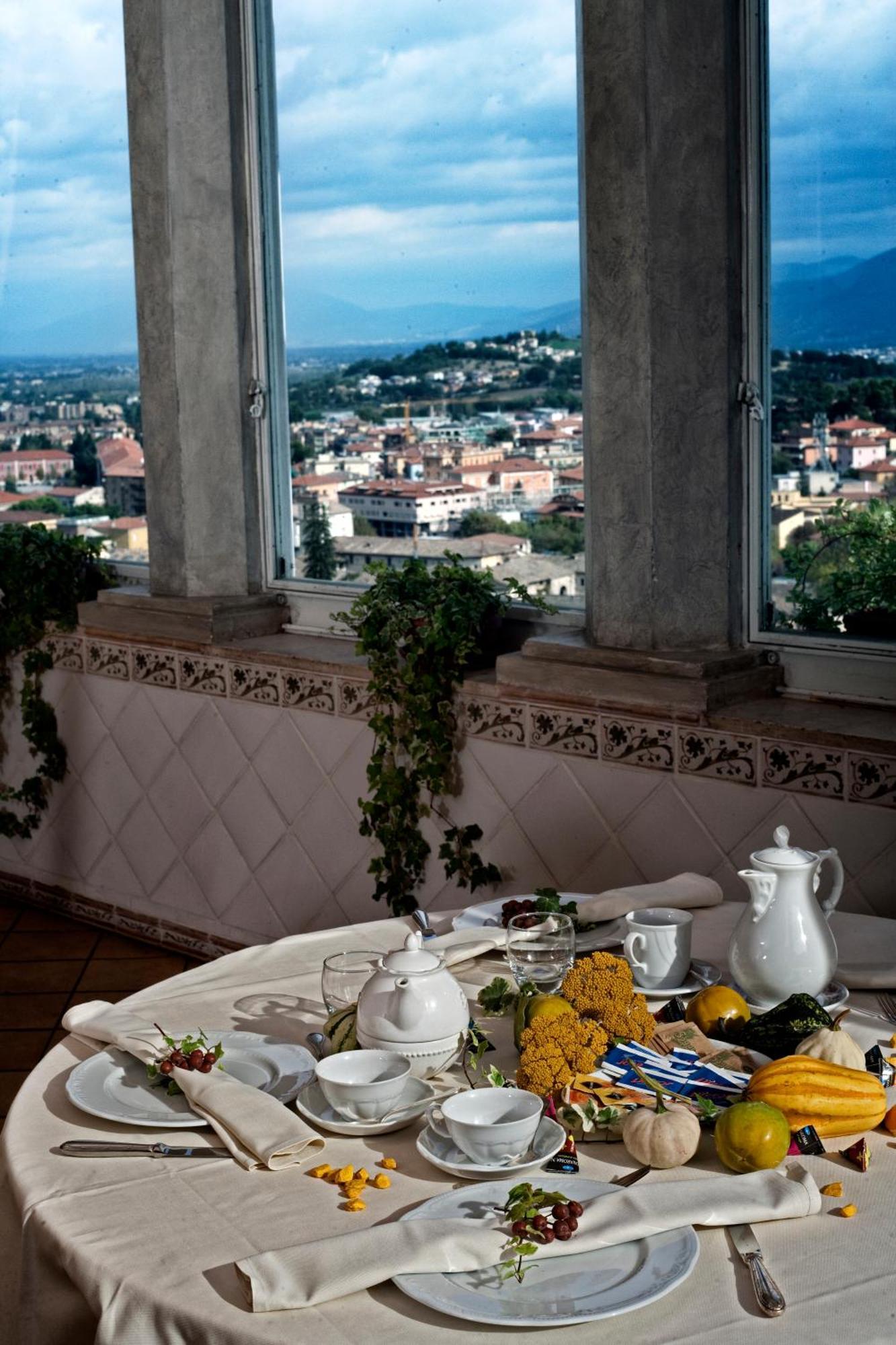 Palazzo Dragoni Hotell Spoleto Eksteriør bilde
