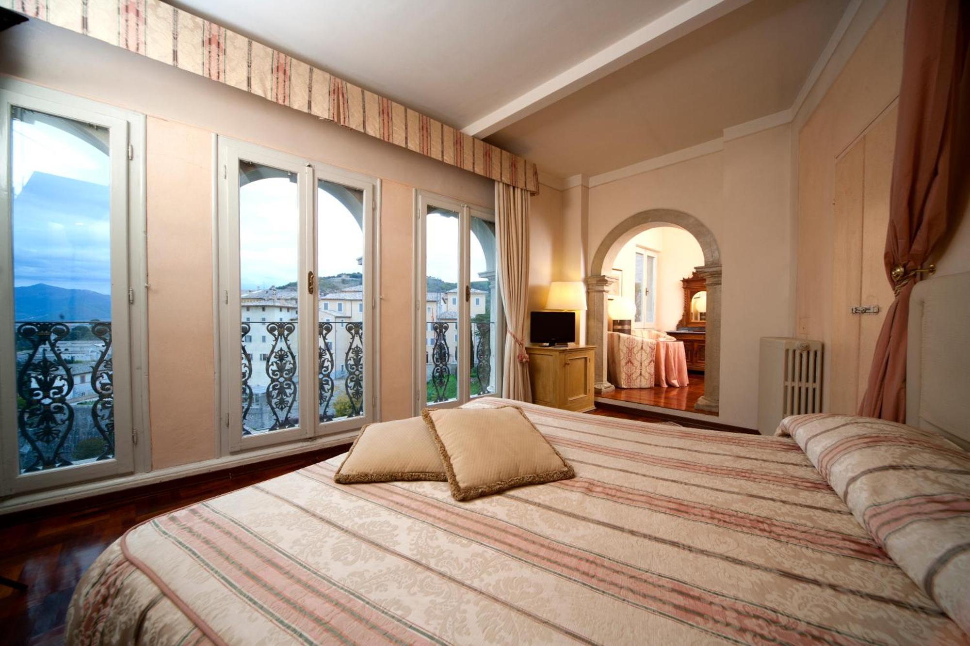 Palazzo Dragoni Hotell Spoleto Eksteriør bilde
