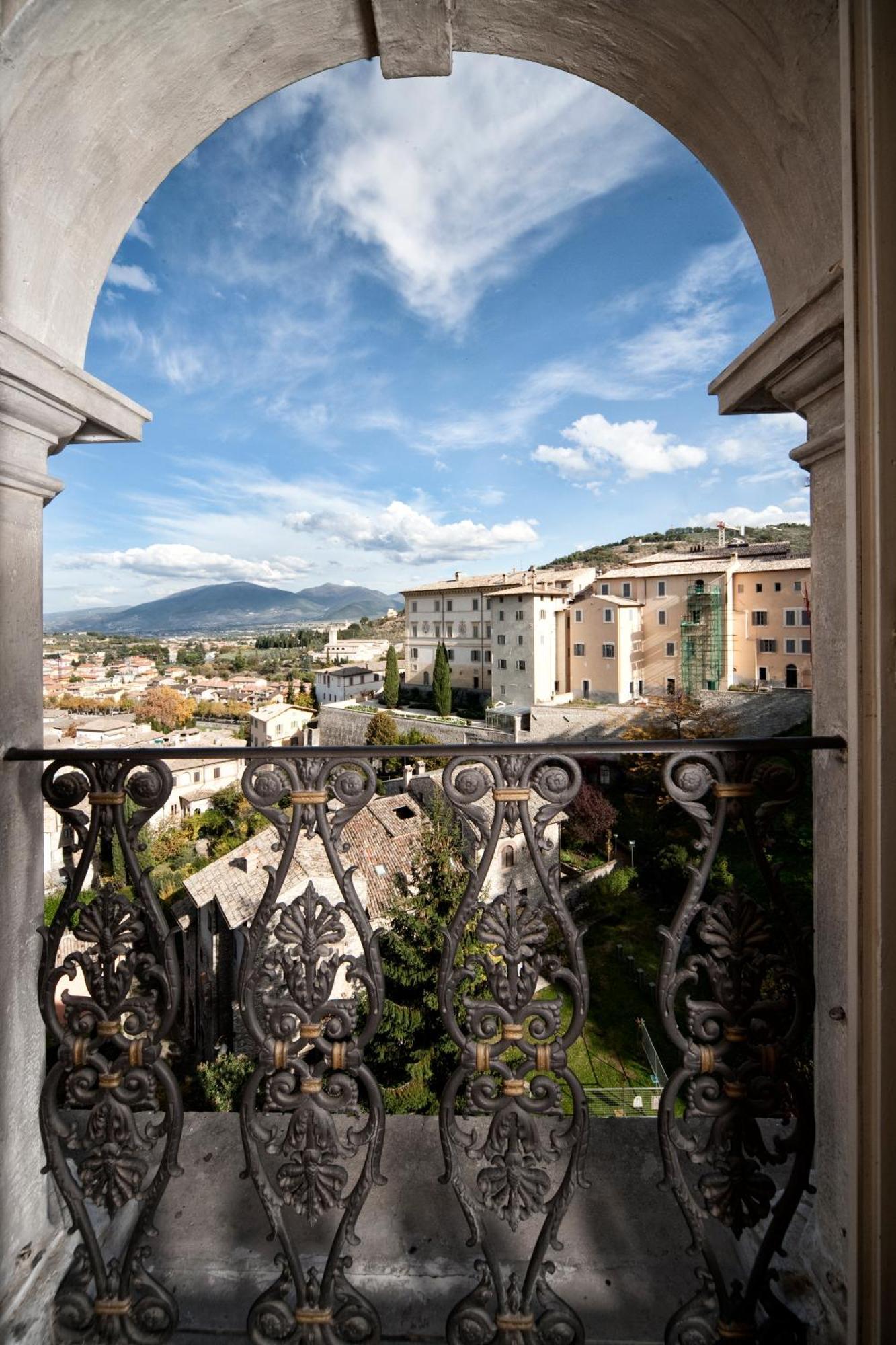 Palazzo Dragoni Hotell Spoleto Eksteriør bilde
