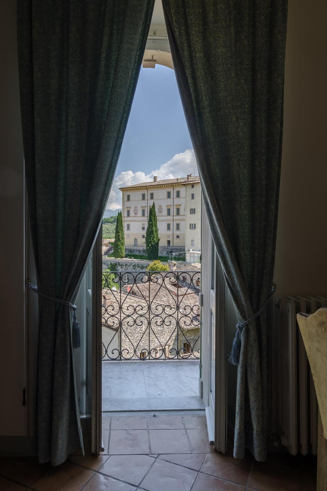 Palazzo Dragoni Hotell Spoleto Eksteriør bilde